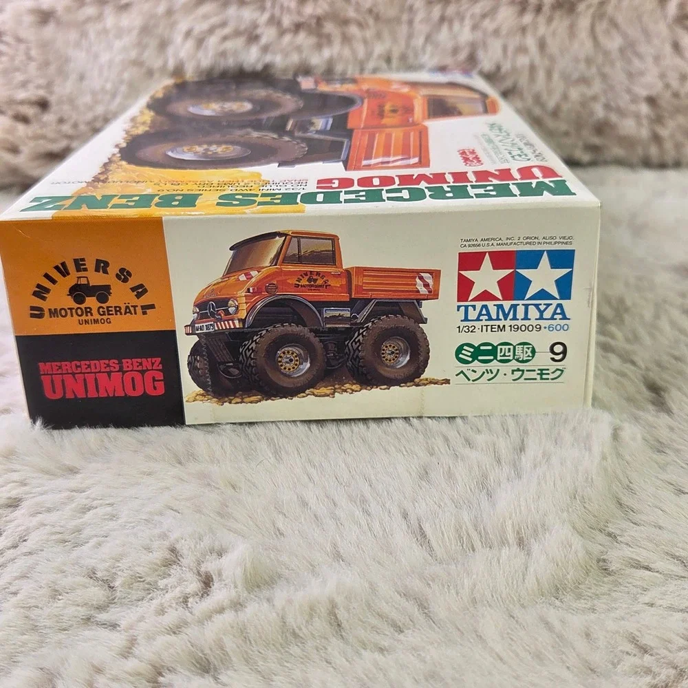 Tamiya 1/32 Mini 4WD No.9 Mercedes-Benz Unimog Motorized Model Kit 19009
